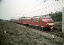 151230 Afbeelding van drie gekoppelde diesel-electrische treinstellen DE 3 (plan U) van de N.S. tijdens een proefrit ...